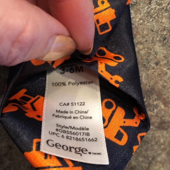 George tie with Velcro closer size 3-6 months - Picture 3 of 5